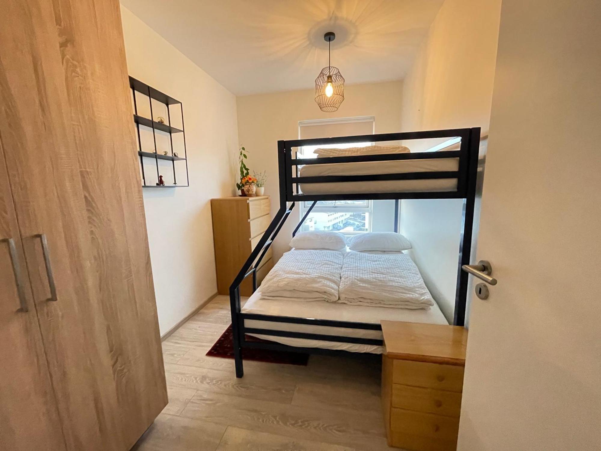 Modern And Spacious 3 Bedroom Apartment In Kopavogur 레이캬비크 외부 사진
