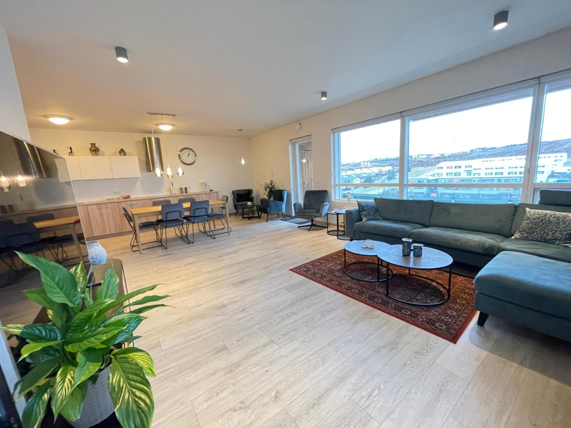 Modern And Spacious 3 Bedroom Apartment In Kopavogur 레이캬비크 외부 사진