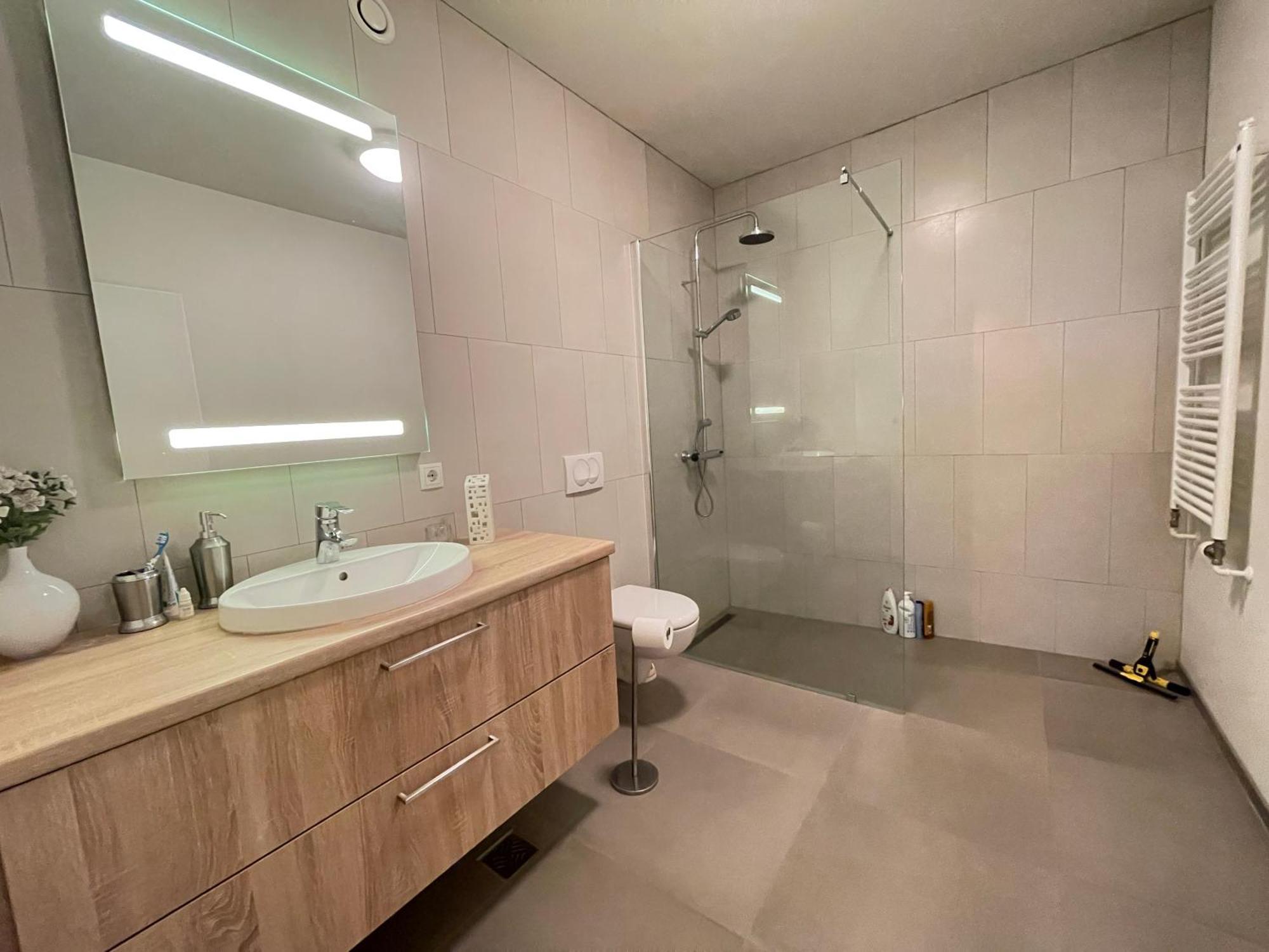 Modern And Spacious 3 Bedroom Apartment In Kopavogur 레이캬비크 외부 사진