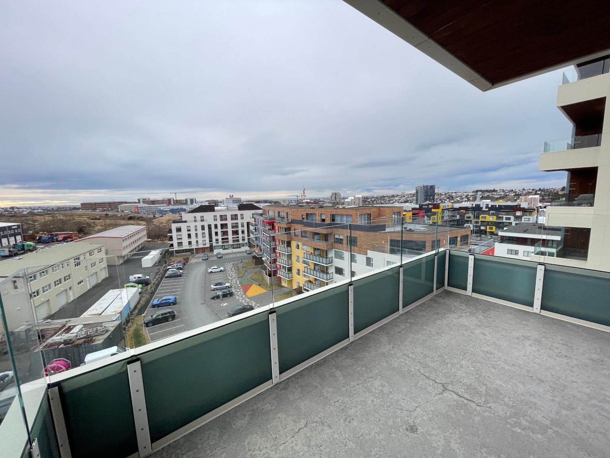 Modern And Spacious 3 Bedroom Apartment In Kopavogur 레이캬비크 외부 사진